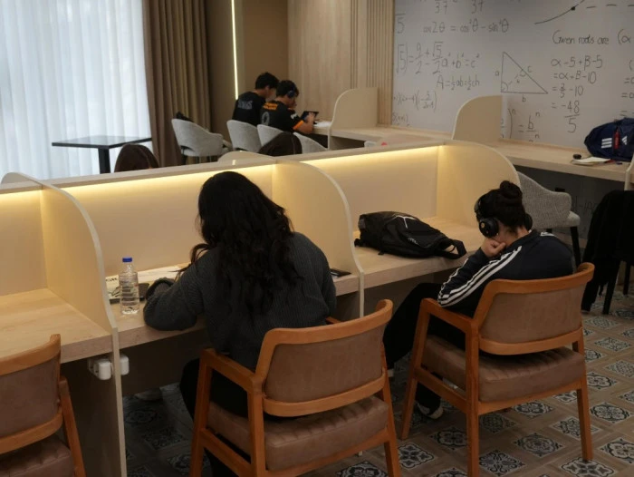 Fibrobeton k&uuml;t&uuml;phanesi, &ouml;ğrencilerin yoğun ilgisini g&ouml;r&uuml;yor