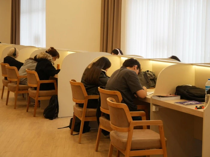 Fibrobeton k&uuml;t&uuml;phanesi, &ouml;ğrencilerin yoğun ilgisini g&ouml;r&uuml;yor