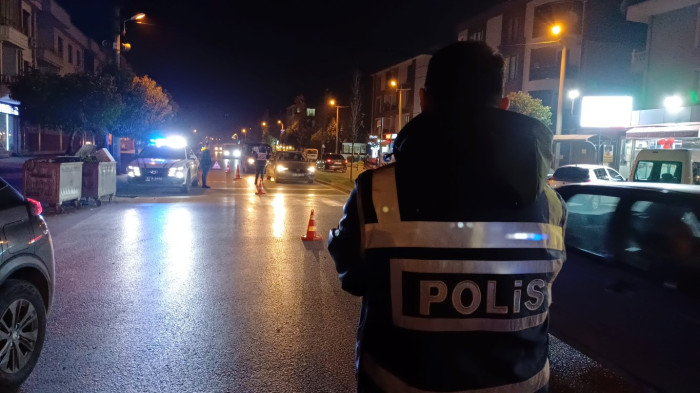 Narkotik köpekli uygulamada araçlar didik didik arandı!