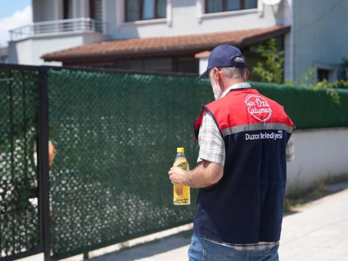 5 LİTRE ATIK YAĞ BİRİKTİRENE 1 LT YEMEKLİK YAĞ HEDİYE KAMPANYA T&Uuml;M HIZIYLA S&Uuml;R&Uuml;YOR