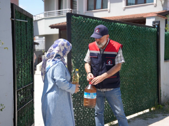 5 LİTRE ATIK YAĞ BİRİKTİRENE 1 LT YEMEKLİK YAĞ HEDİYE KAMPANYA T&Uuml;M HIZIYLA S&Uuml;R&Uuml;YOR