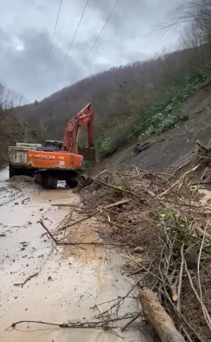 Fındıklıaksu K&ouml;y&uuml;'nde tekrar heyelan yaşandı.