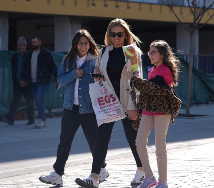 D&uuml;zce&rsquo;de Miniklerden &Ouml;rnek Davranış! 23 Nisan Videosu Herkesi Duygulandırdı