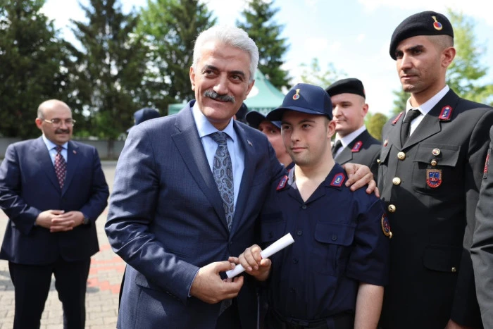 &Ouml;zel bireyler &uuml;niforma giyip yemin etmenin gururunu yaşadı