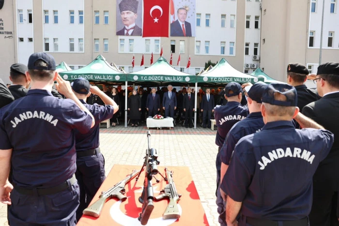 &Ouml;zel bireyler &uuml;niforma giyip yemin etmenin gururunu yaşadı