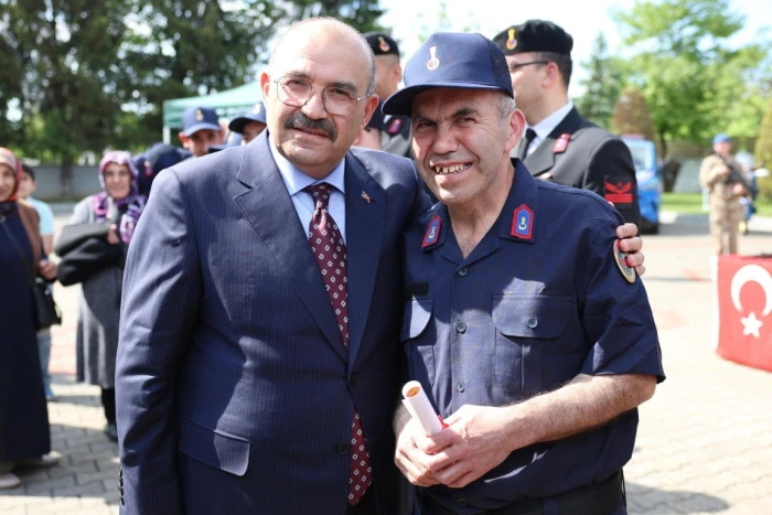 &Ouml;zel bireyler &uuml;niforma giyip yemin etmenin gururunu yaşadı