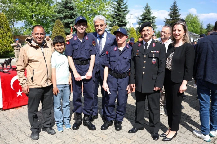 &Ouml;zel bireyler &uuml;niforma giyip yemin etmenin gururunu yaşadı