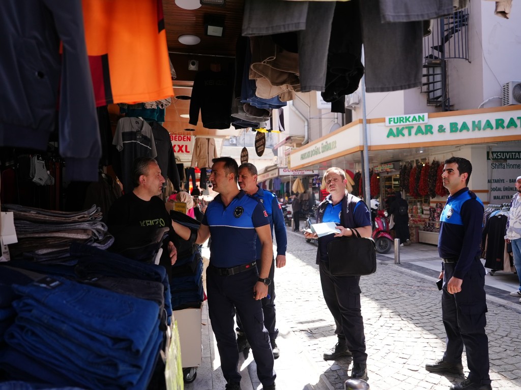 Kaldırım işgallerine zabıta müdahalesi!