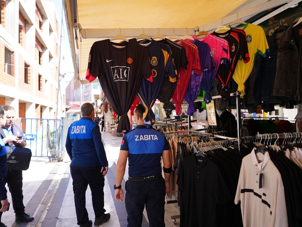 Kaldırım işgallerine zabıta müdahalesi!