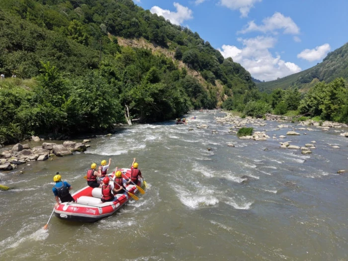 Gen&ccedil;lik Ofisi &Uuml;yeleri Rafting Etkinliğinde Bir Araya Geldi