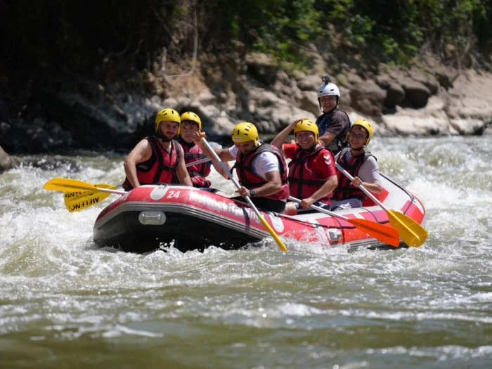 Gen&ccedil;lik Ofisi &Uuml;yeleri Rafting Etkinliğinde Bir Araya Geldi