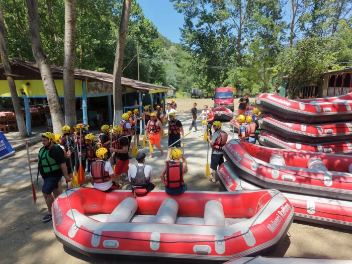 Gen&ccedil;lik Ofisi &Uuml;yeleri Rafting Etkinliğinde Bir Araya Geldi
