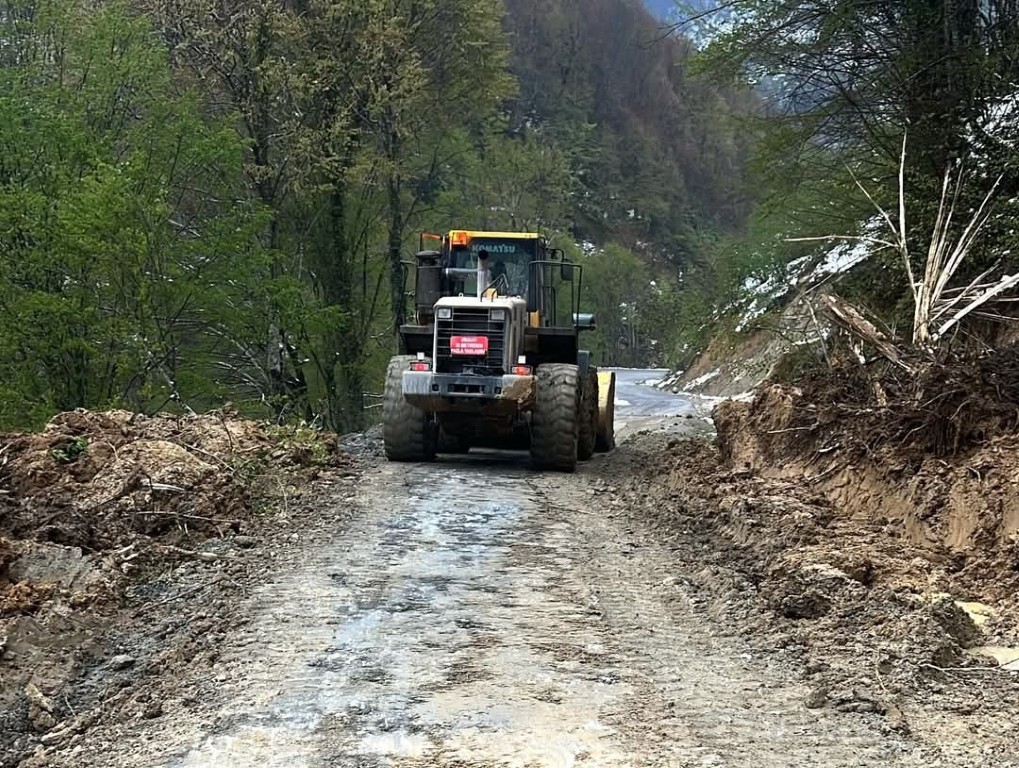 Samandere Şelalesi yolunda heyelan!