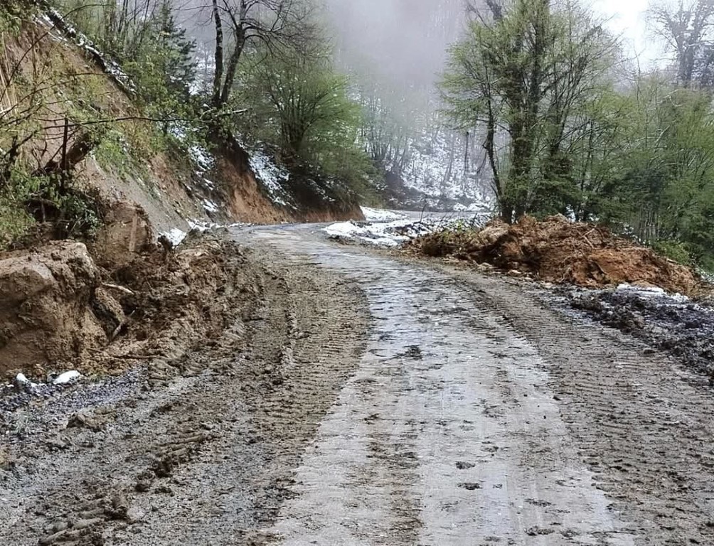 Samandere Şelalesi yolunda heyelan!