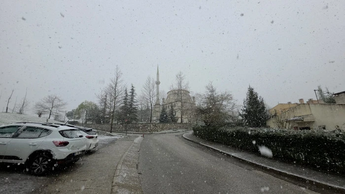 Sıcaklık 0 Dereceye D&uuml;şt&uuml;, Kar Yağışı Etkisini Artırıyor