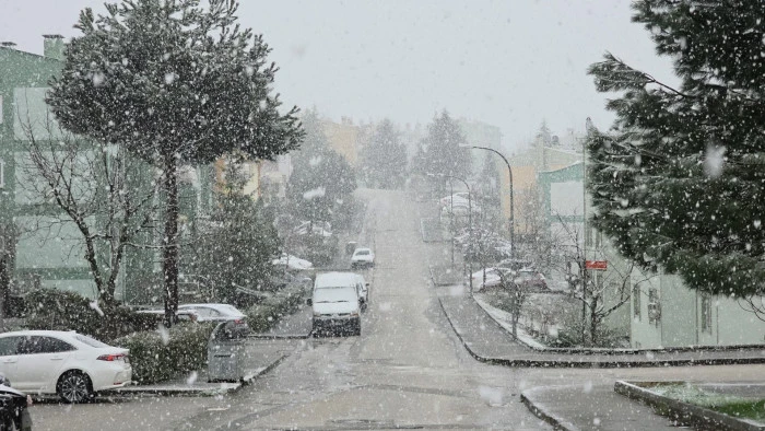 Sıcaklık 0 Dereceye D&uuml;şt&uuml;, Kar Yağışı Etkisini Artırıyor