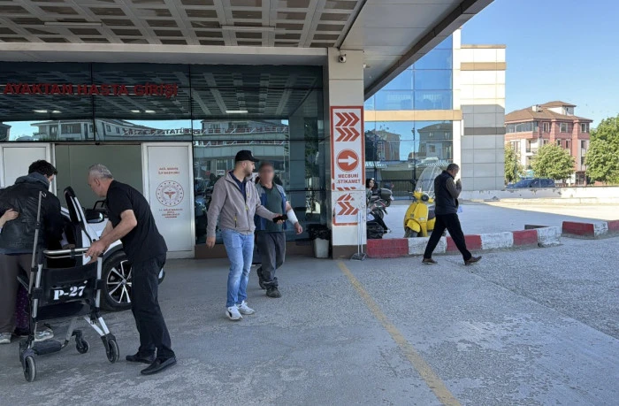  D&uuml;zce'de kurban kesimi sırasında dikkatsizlik sonucu 57 kişi hastanelerde tedavi altına alındı. 