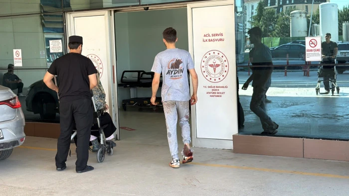  D&uuml;zce'de kurban kesimi sırasında dikkatsizlik sonucu 57 kişi hastanelerde tedavi altına alındı. 
