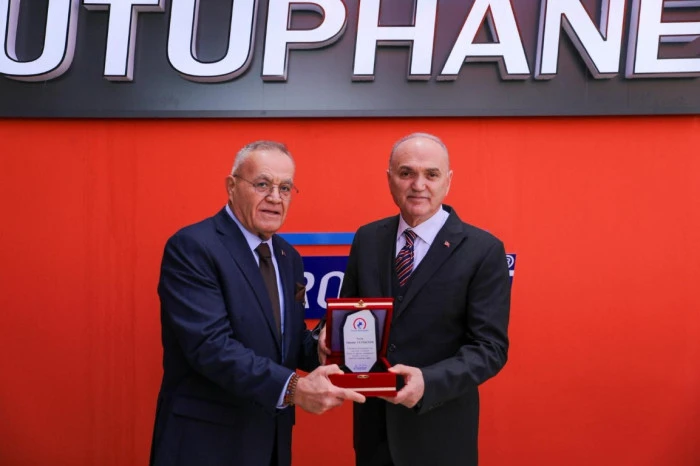 K&uuml;t&uuml;phane k&uuml;lt&uuml;r&uuml; yeniden canlanıyor