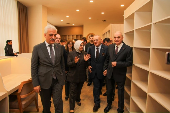 K&uuml;t&uuml;phane k&uuml;lt&uuml;r&uuml; yeniden canlanıyor