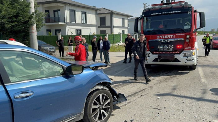 Düzce’de Mahalle Arasında Sıkışmalı Kaza