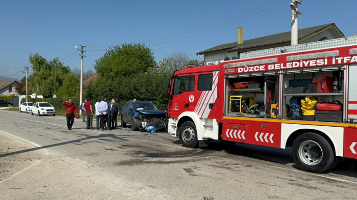 Düzce’de Mahalle Arasında Sıkışmalı Kaza