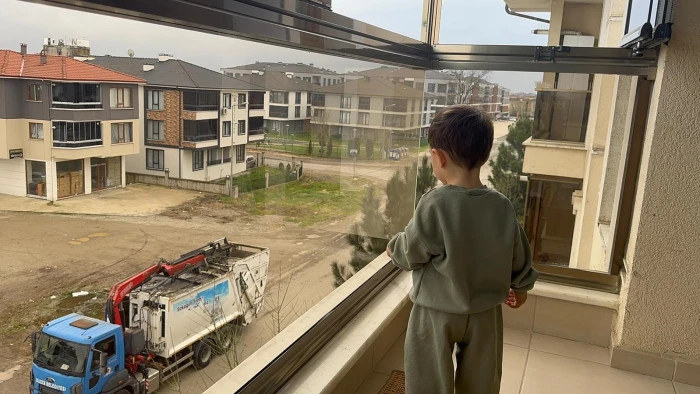 Minik Arda&rsquo;nın &ccedil;&ouml;p kamyonu sevgisi, D&uuml;zce Belediyesi&rsquo;nden kalpten gelen bir s&uuml;rprize d&ouml;n&uuml;şt&uuml;