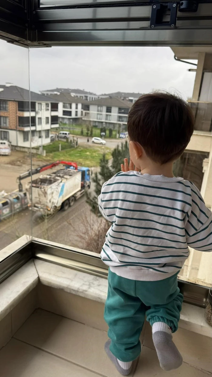 Minik Arda&rsquo;nın &ccedil;&ouml;p kamyonu sevgisi, D&uuml;zce Belediyesi&rsquo;nden kalpten gelen bir s&uuml;rprize d&ouml;n&uuml;şt&uuml;