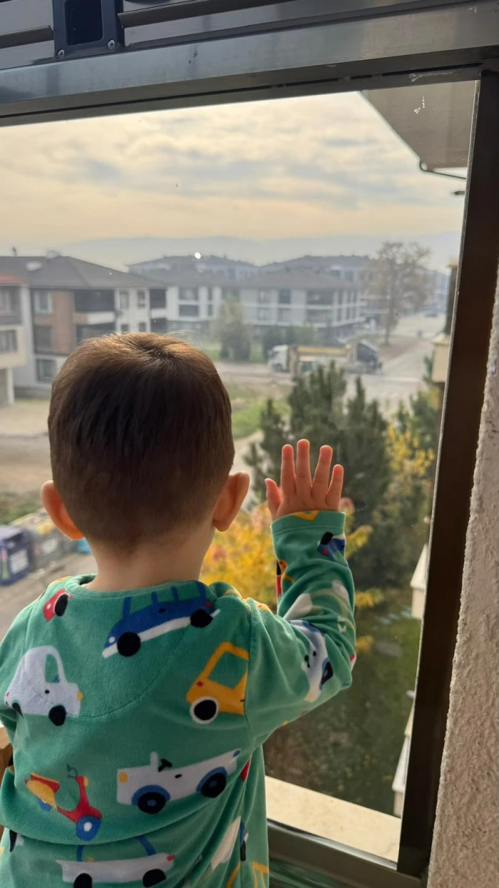 Minik Arda&rsquo;nın &ccedil;&ouml;p kamyonu sevgisi, D&uuml;zce Belediyesi&rsquo;nden kalpten gelen bir s&uuml;rprize d&ouml;n&uuml;şt&uuml;