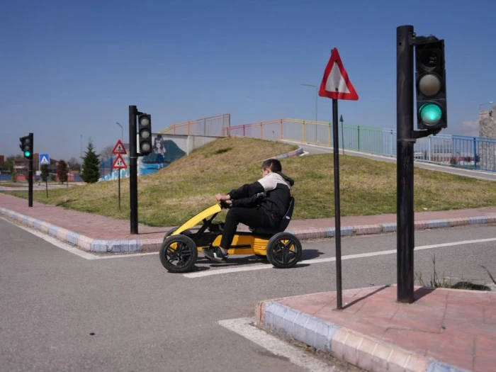 Minikler Direksiyona Ge&ccedil;ti! D&uuml;zce&rsquo;de Trafik Eğitimi Dikkat &Ccedil;ekti
