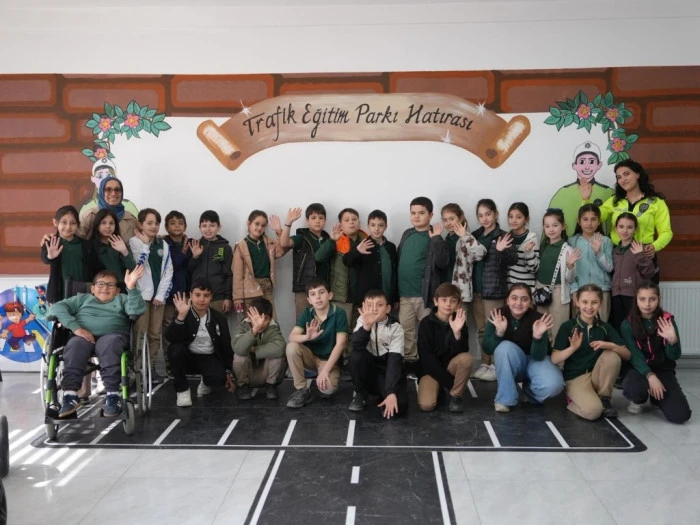 Minikler Direksiyona Ge&ccedil;ti! D&uuml;zce&rsquo;de Trafik Eğitimi Dikkat &Ccedil;ekti