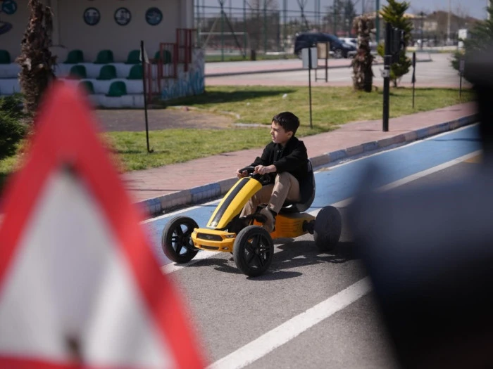 Minikler Direksiyona Ge&ccedil;ti! D&uuml;zce&rsquo;de Trafik Eğitimi Dikkat &Ccedil;ekti