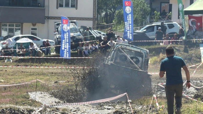 D&uuml;zce&rsquo;de Off-Road festivali nefes kesti: 60 ara&ccedil; zorlu parkurda yarıştı