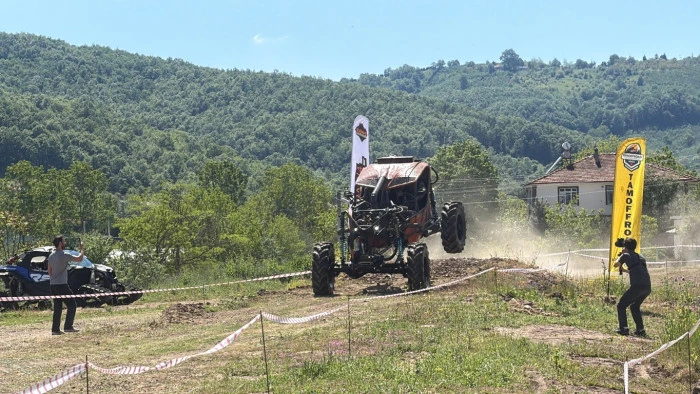 D&uuml;zce&rsquo;de Off-Road festivali nefes kesti: 60 ara&ccedil; zorlu parkurda yarıştı