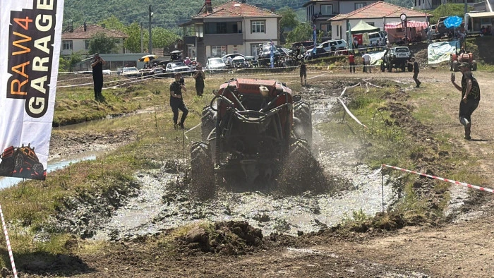 D&uuml;zce&rsquo;de Off-Road festivali nefes kesti: 60 ara&ccedil; zorlu parkurda yarıştı