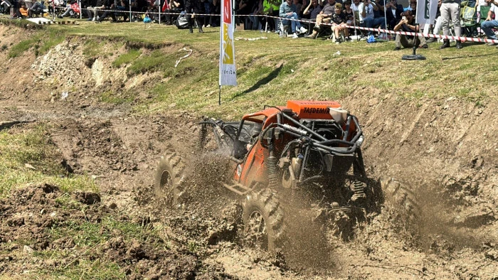 D&uuml;zce&rsquo;de Off-Road festivali nefes kesti: 60 ara&ccedil; zorlu parkurda yarıştı