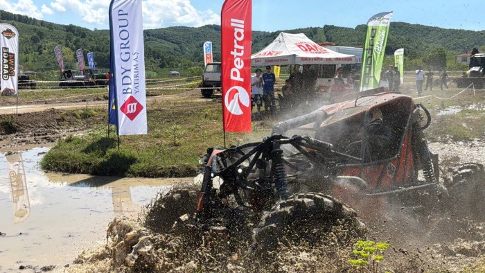 D&uuml;zce&rsquo;de Off-Road festivali nefes kesti: 60 ara&ccedil; zorlu parkurda yarıştı