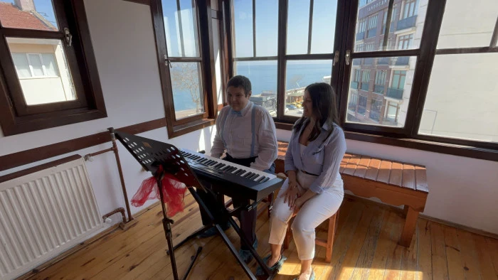 "Bu sergide farklı olmanın g&uuml;zel olduğunu g&ouml;stermek istiyoruz"