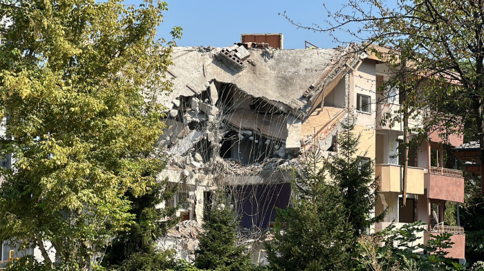 Düzce'de riskli binalar yıkılıyor