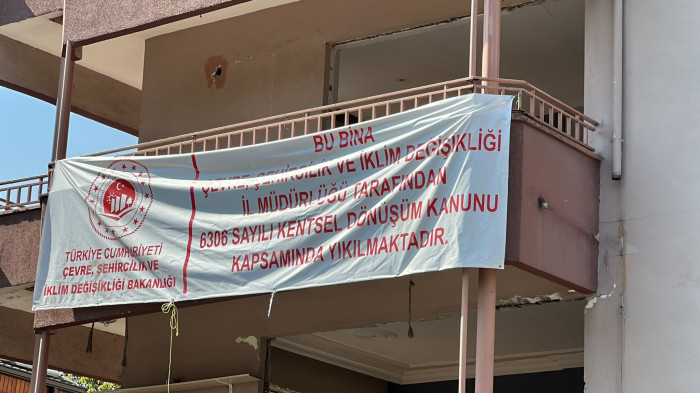 Düzce'de riskli binalar yıkılıyor