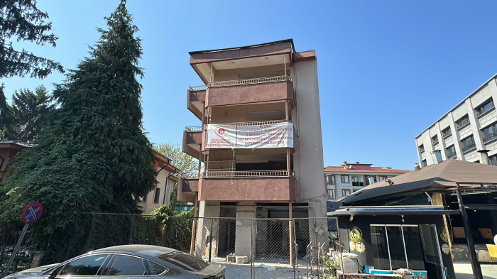 Düzce'de riskli binalar yıkılıyor