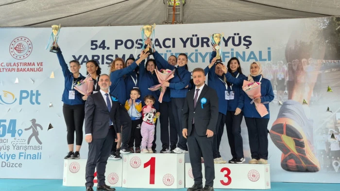 D&uuml;zce'de sağanak altında "Postacı Y&uuml;r&uuml;y&uuml;ş&uuml; T&uuml;rkiye Finali" heyecanı..