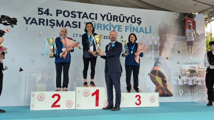 D&uuml;zce'de sağanak altında "Postacı Y&uuml;r&uuml;y&uuml;ş&uuml; T&uuml;rkiye Finali" heyecanı..
