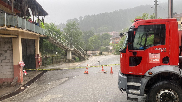 Düzce'de Sel felaketi 150 kilo yağış düştü