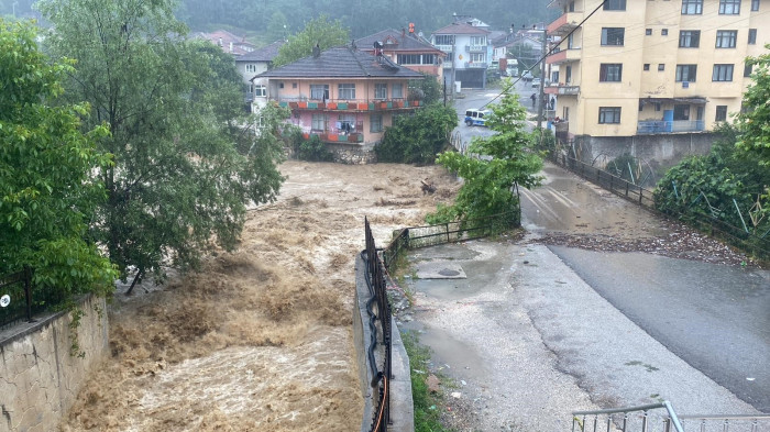 Düzce'de Sel felaketi 150 kilo yağış düştü