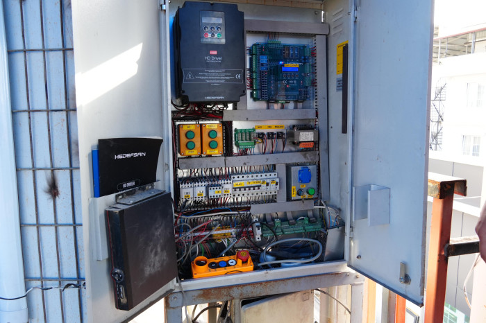 Düzce'de üst geçitler yine vandalların saldırına uğradı