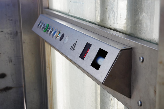 Düzce'de üst geçitler yine vandalların saldırına uğradı