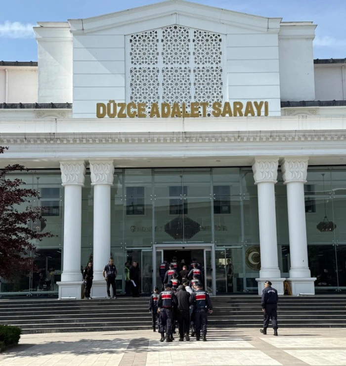 29 kişiden 18'i tutuklandı, 11 kişi adli kontrol şartıyla serbest kaldı.