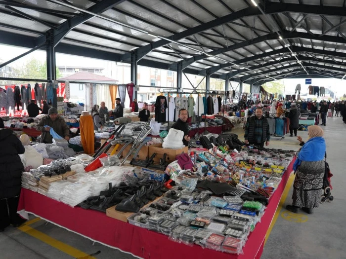 D&uuml;zce'de Tuhafiyeciler Pazaryeri a&ccedil;ıldı!