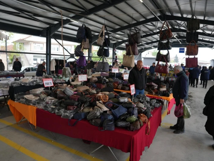 D&uuml;zce'de Tuhafiyeciler Pazaryeri a&ccedil;ıldı!